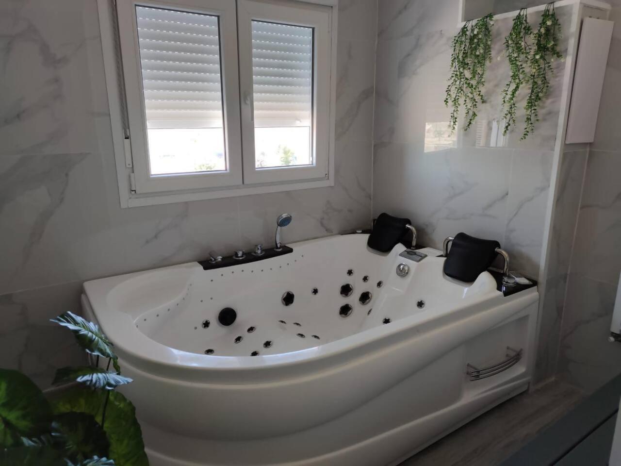 Apartamento Con Jacuzzi El Rincon De Las Delicias Zaragoza Exterior photo